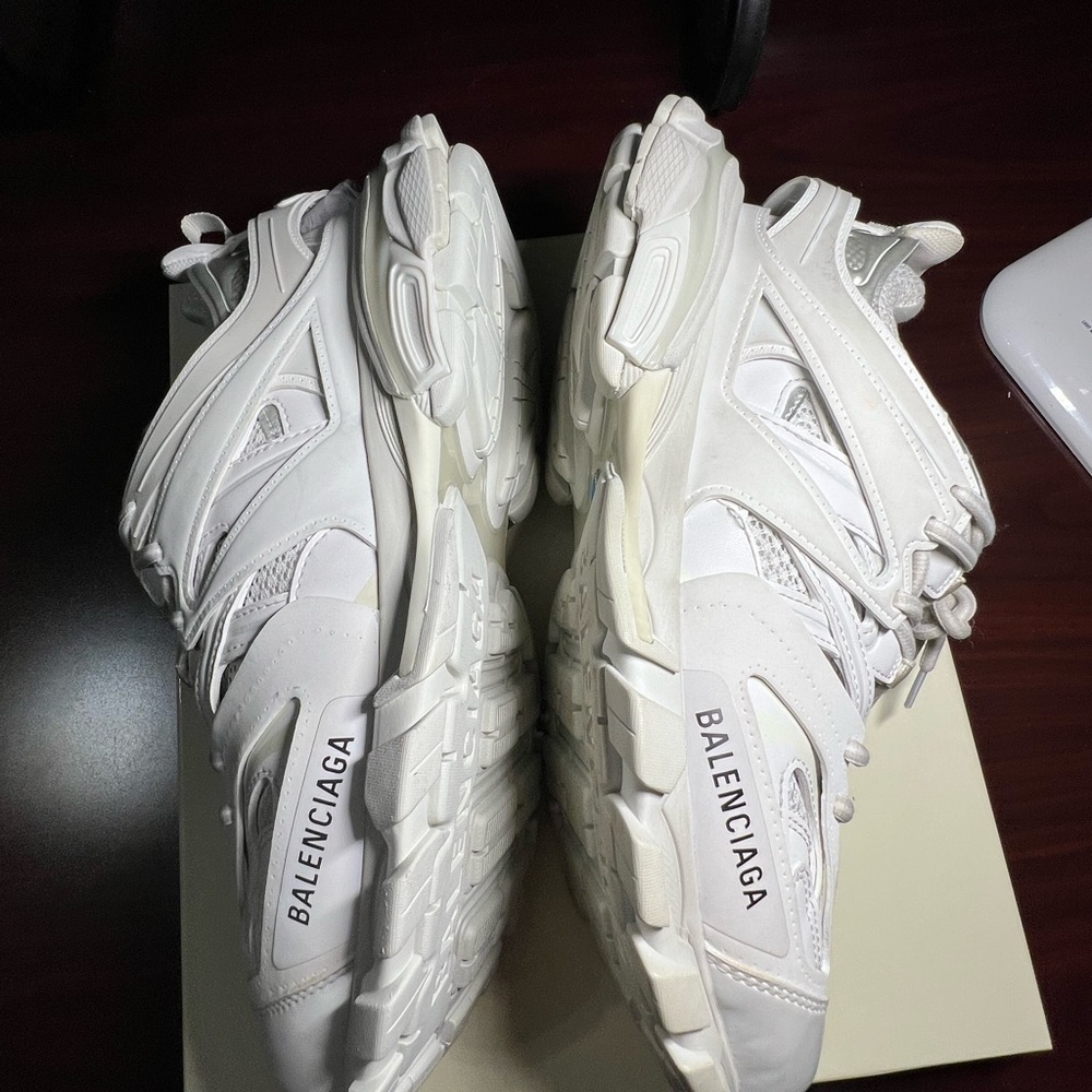 BALENCIAGA
Track Sneakers - Picture 3 of 12